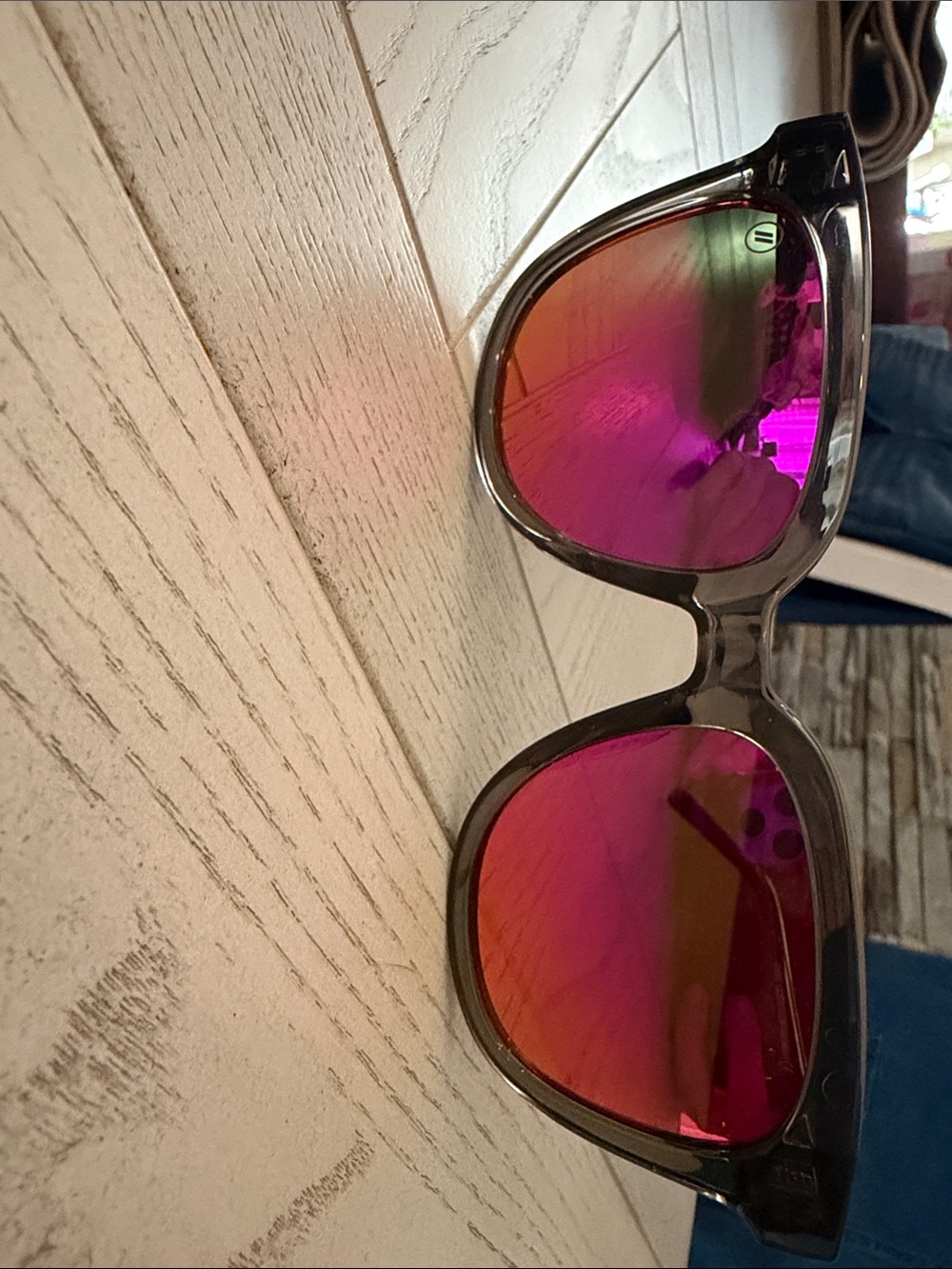 Women's Sunglasses with Pink Mirrored Lenses